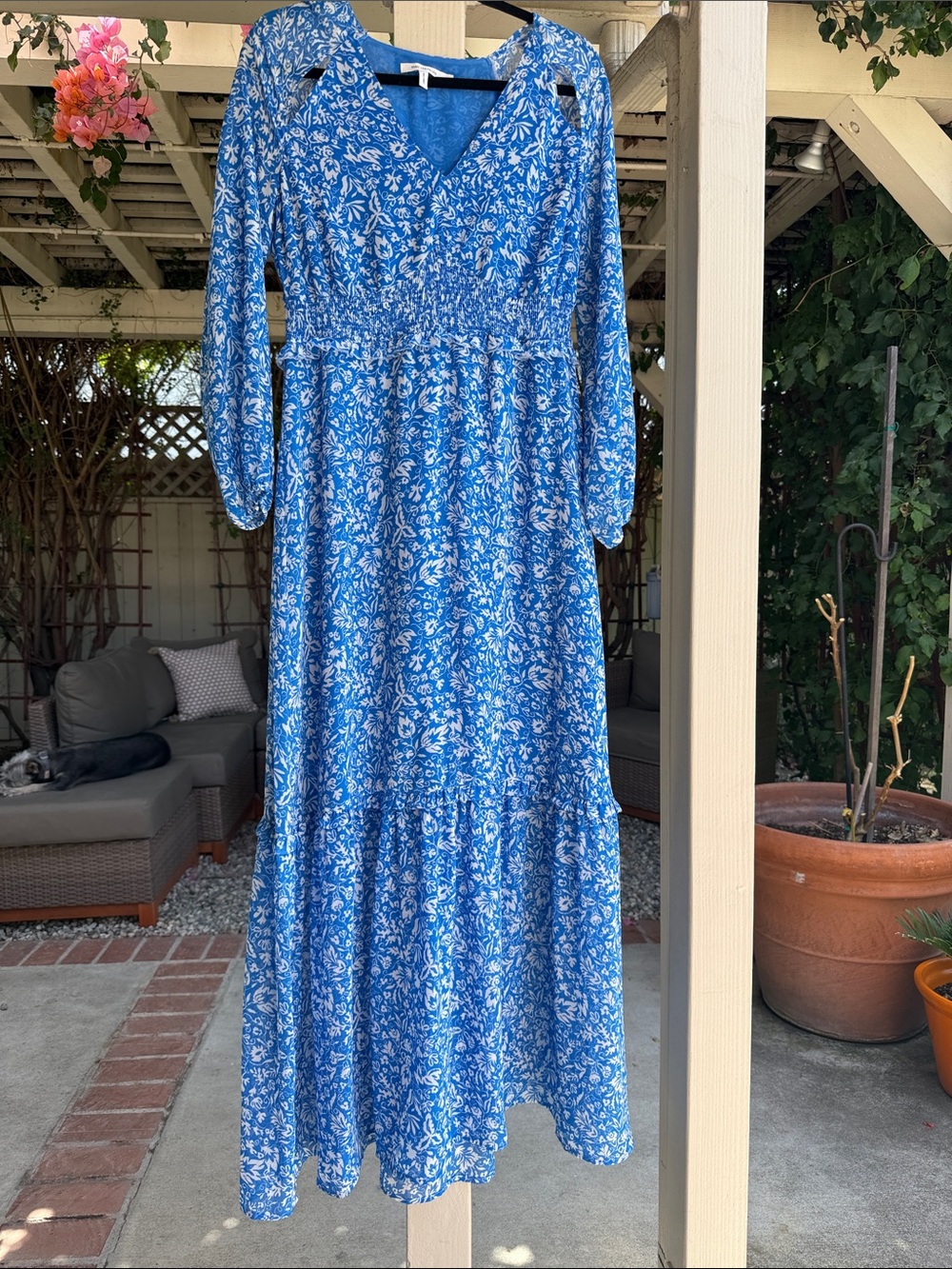 Avec Les Filles Blue and White Floral V-Neck Maxi Dress - Picture 1 of 4